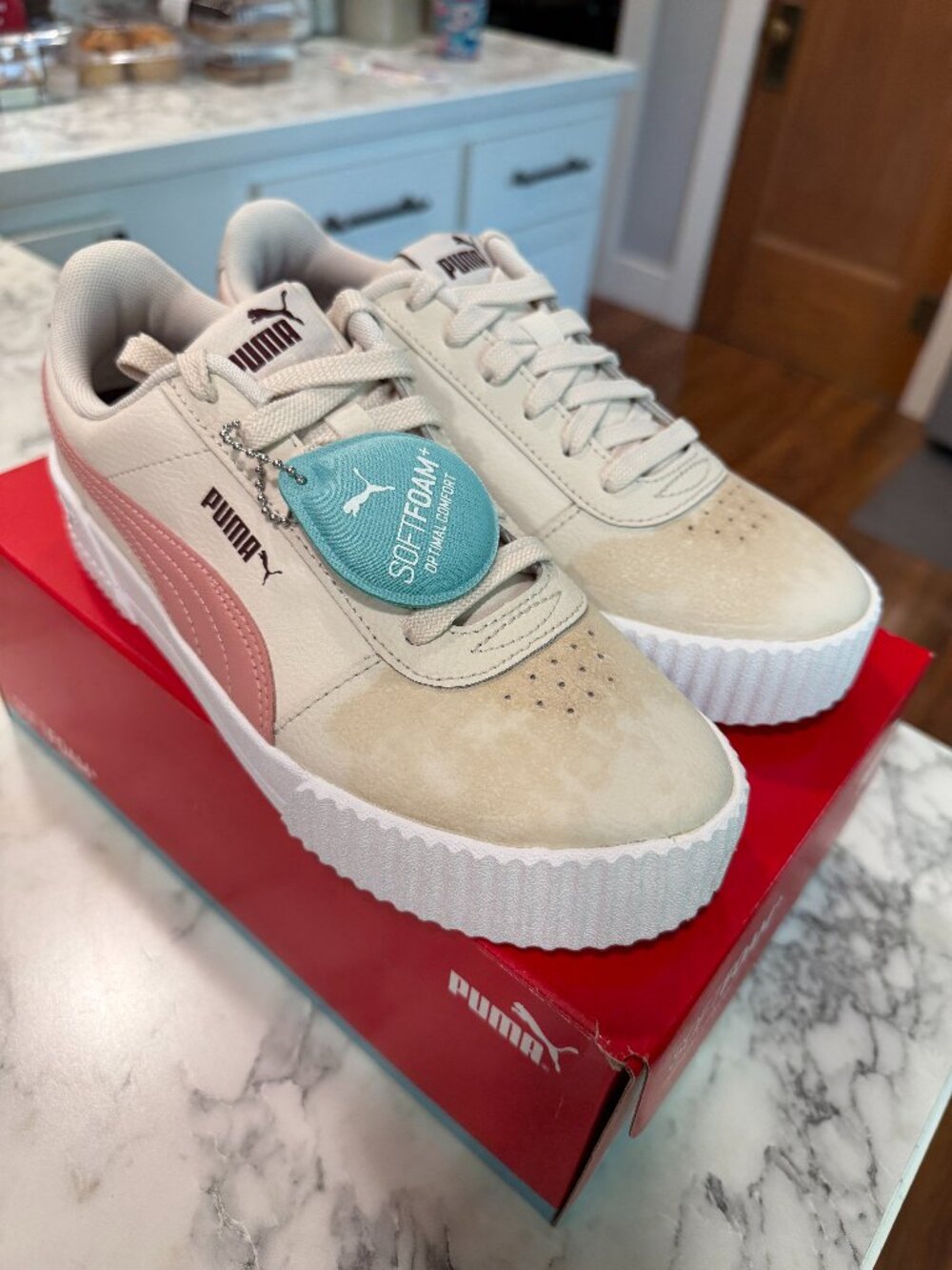 Puma Women's Carina L shoes. Size 8 for sale.